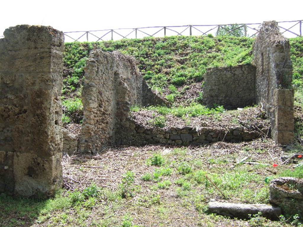 III.11.1 Pompeii. May 2006. Looking south across Caupona. III.11.a (side entrance, one edge remains of the doorway in the west wall, on the right).