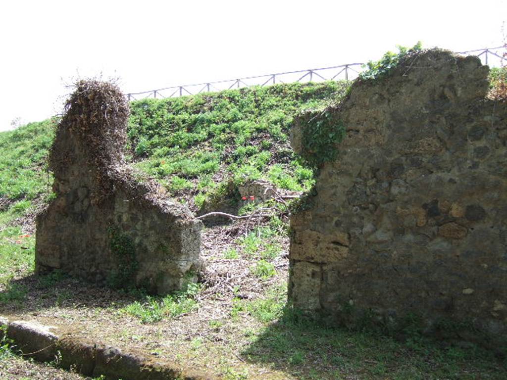 III.11.2 Pompeii. May 2006. Entrance.
