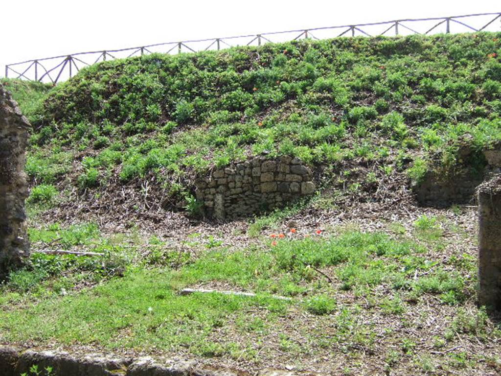 III.11.4 Pompeii. May 2006. Entrance, site of east wall, south wall and doorway to rear room.