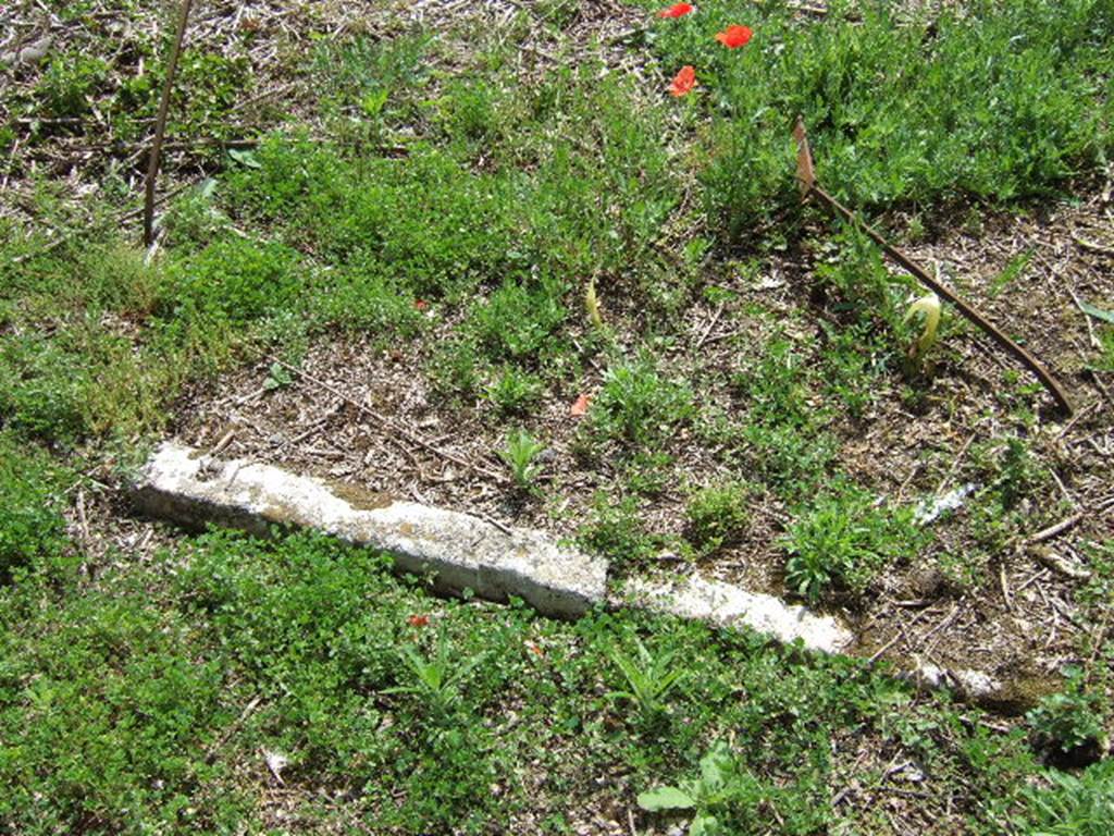Between III.11.4 and III.11.3 Pompeii. May 2006. Remains of threshold.