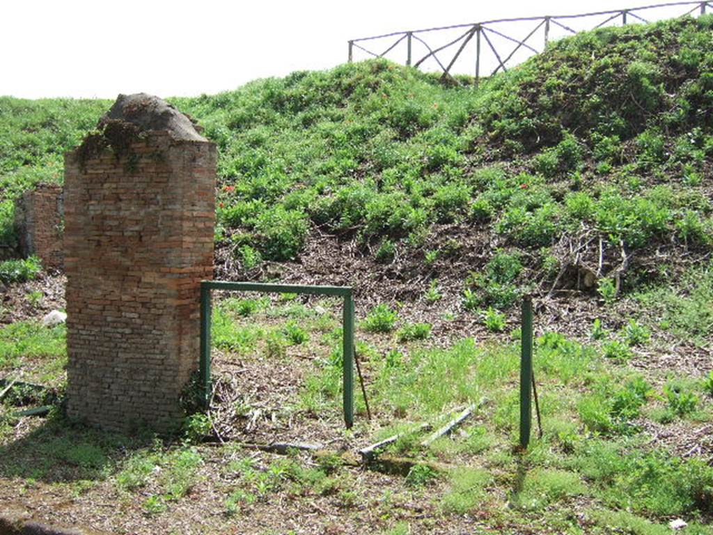 III.11.5 Pompeii. May 2006. Entrance.