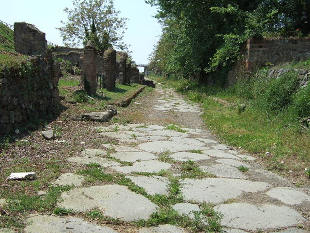 III.12 Pompeii. May 2006. Via Nola looking west from the Nola Gate. IV.5.
