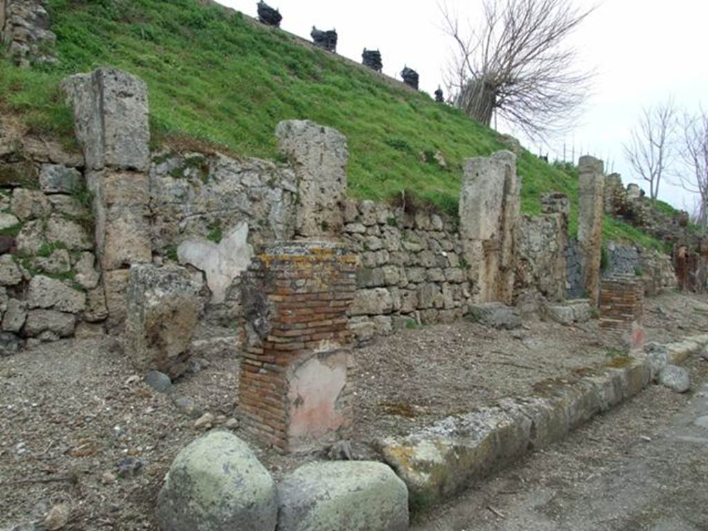 IV.2.a Pompeii. March 2009. Entrance and small portico on Via di Nola, with two pilasters for holding up the balcony.