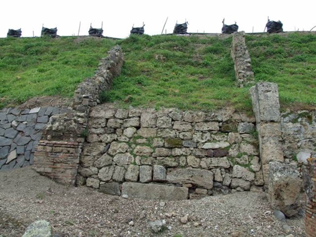 IV.1. Pompeii. March 2009. Blocked unnamed vicolo. IV.2.a