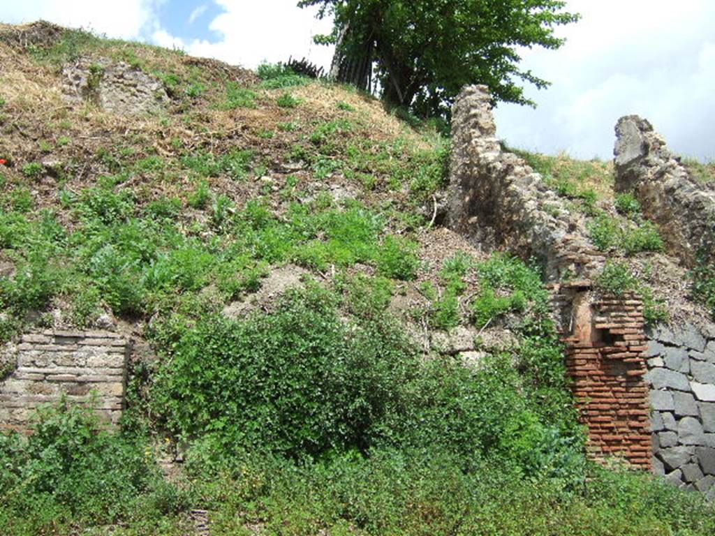 IV.2.c Pompeii. May 2006. Entrance to shop.