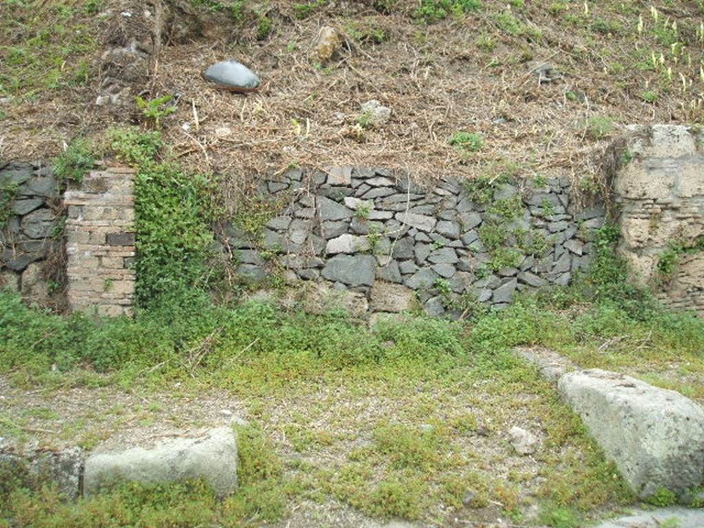 IV.2.g Pompeii. May 2005. Unnamed blocked vicolo. IV.3