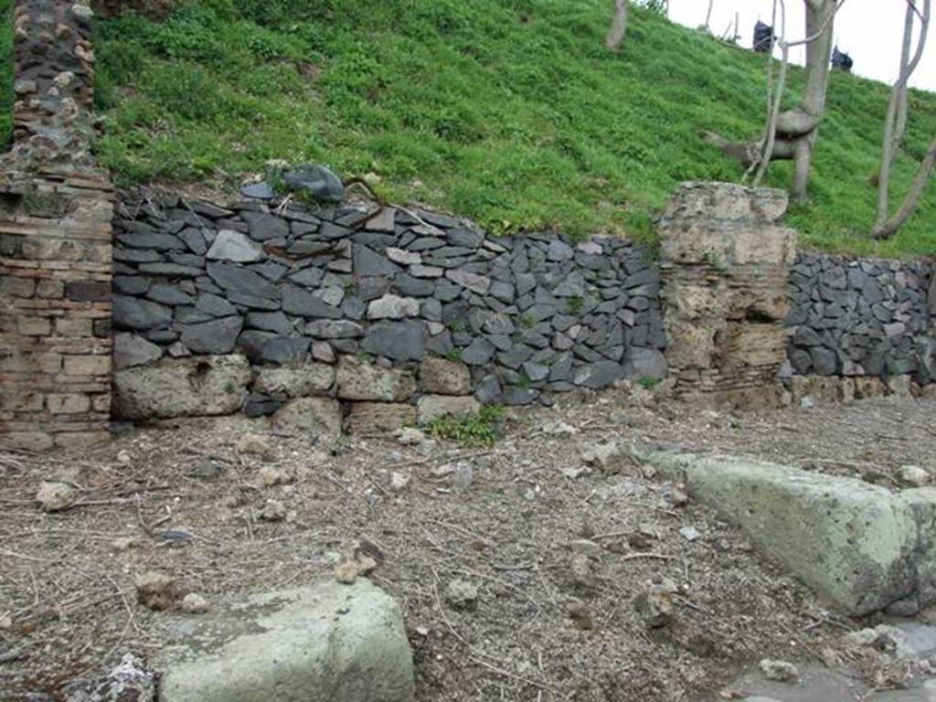 IV.2. Pompeii. March 2009. Unnamed blocked vicolo. IV.3.a