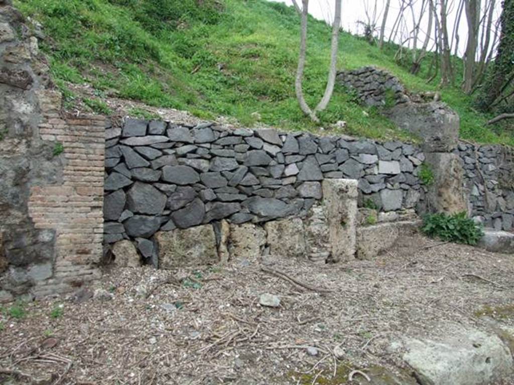 IV.3.f Pompeii. March 2009. Entrance (on left), IV.3.g (on right).