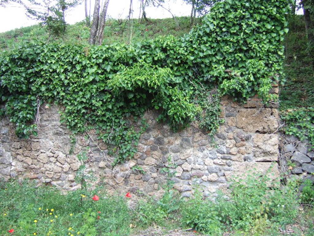 IV.4.h, Pompeii. May 2006. Blocked doorway and corner of insula.