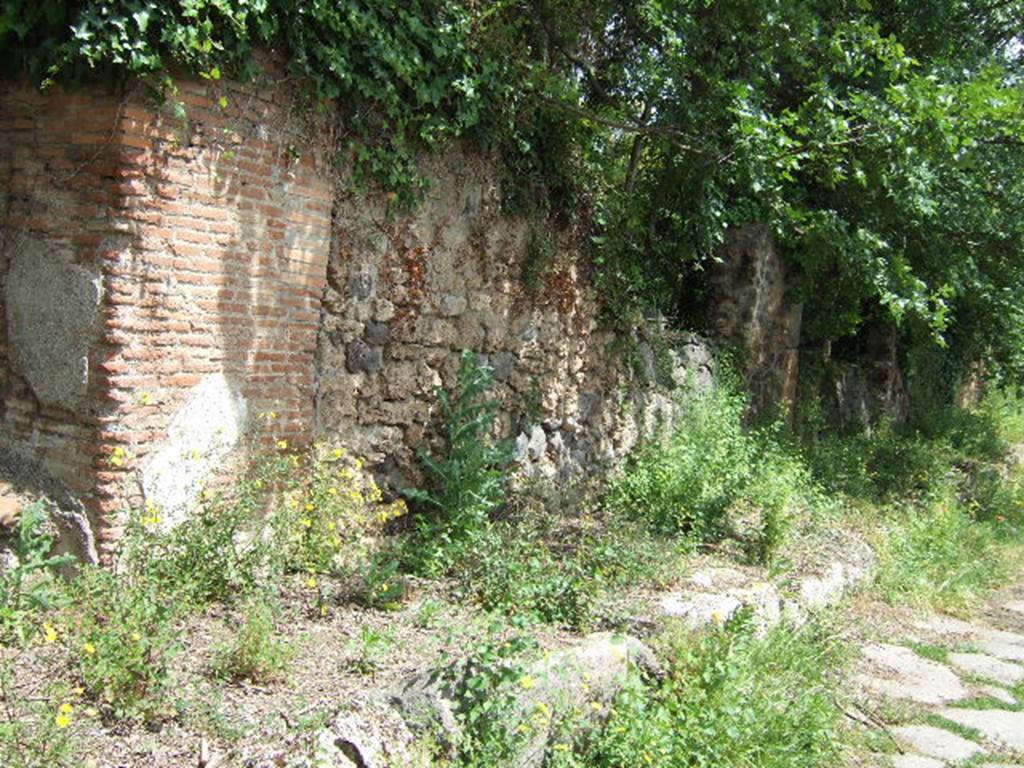 IV.5.a , Pompeii. May 2006. Entrance, and corner of insula.