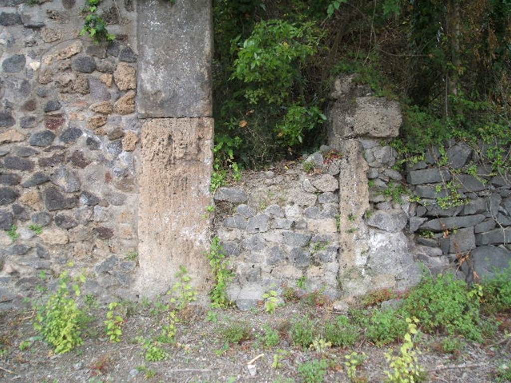 IV.5.b, Pompeii. May 2005. Site of window, or ancient doorway.