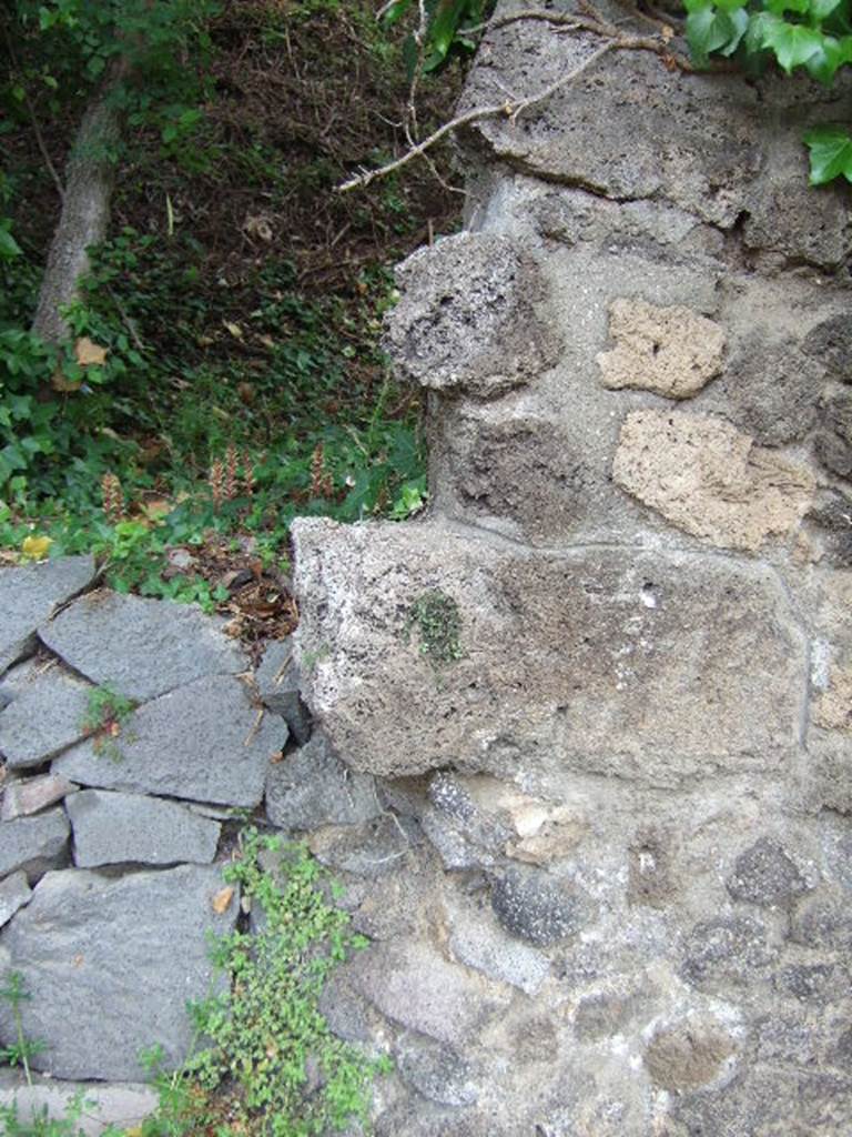 IV.5.c Pompeii. May 2006. Wall on east side of entrance.