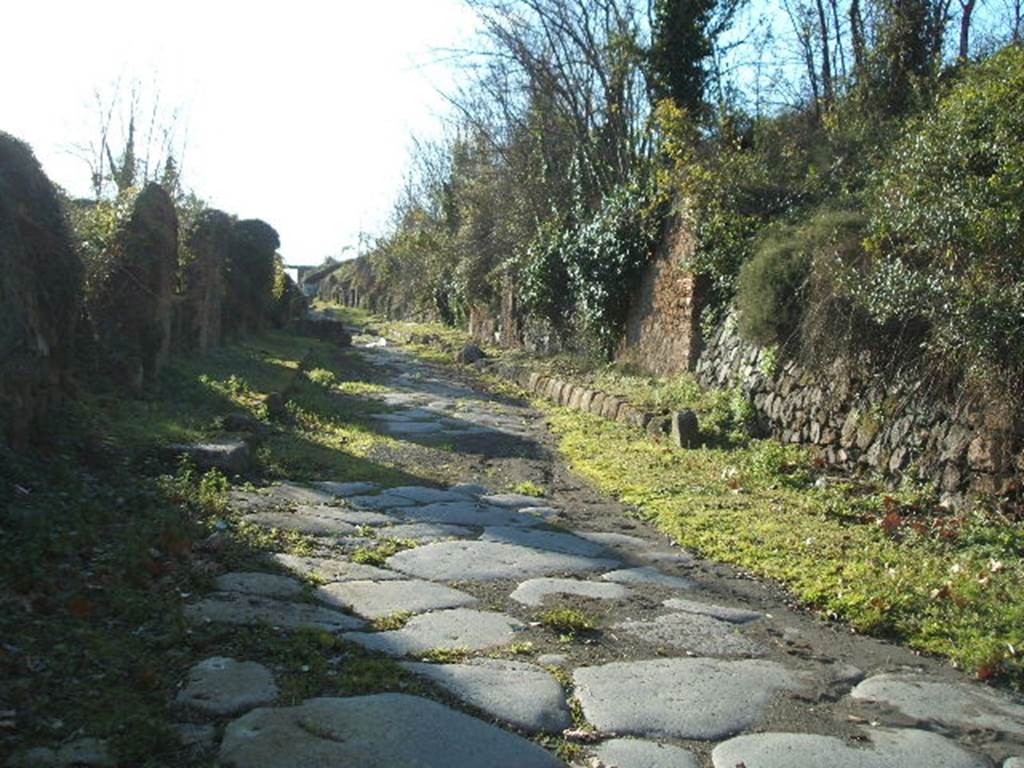 III.12, Pompeii. December 2004. Via di Nola from the Nola Gate looking west. IV.5