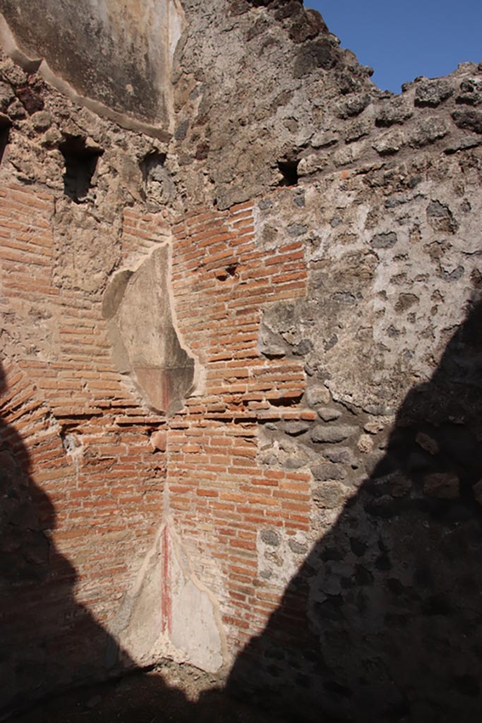 V.1.2 Pompeii. October 2023.
North-east corner of room with window. Photo courtesy of Klaus Heese.