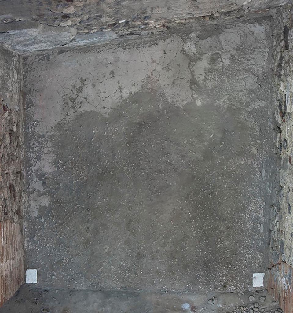 V.1.3 Pompeii. c.2008-10.
Room “a”, tablinum. Looking down onto flooring. Photo by Hans Thorwid.
Photo courtesy of the Swedish Pompeii Project.