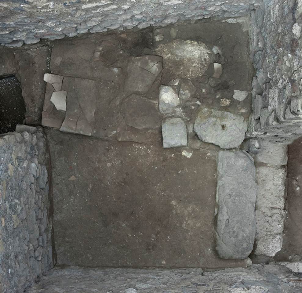 V.1.3 Pompeii. c.2008-10.
Room “c”, flooring of outer room with doorway into latrine, on left, and into corridor “b”, on right.
Photo by Hans Thorwid.
Photo courtesy of the Swedish Pompeii Project.