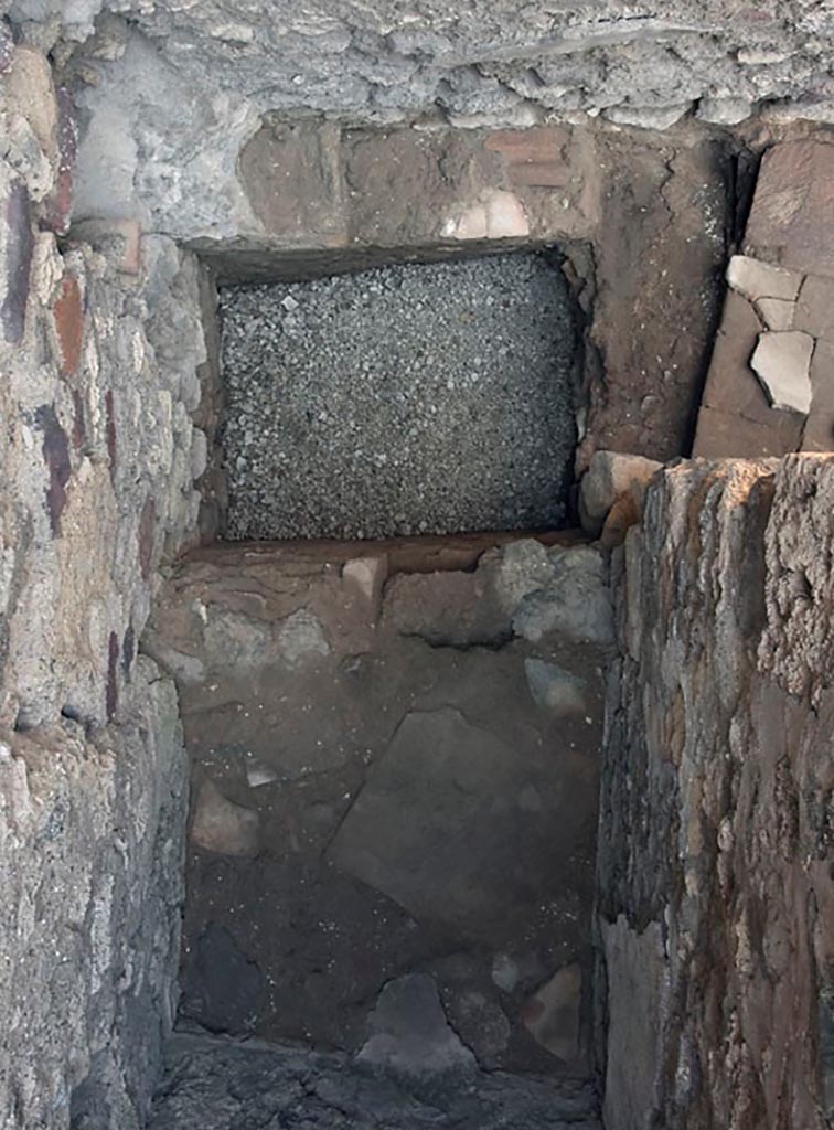V.1.3 Pompeii. c.2008-10.
Room “c”, flooring of latrine with doorway into outer area, on right. Photo by Hans Thorwid.
Photo courtesy of the Swedish Pompeii Project.