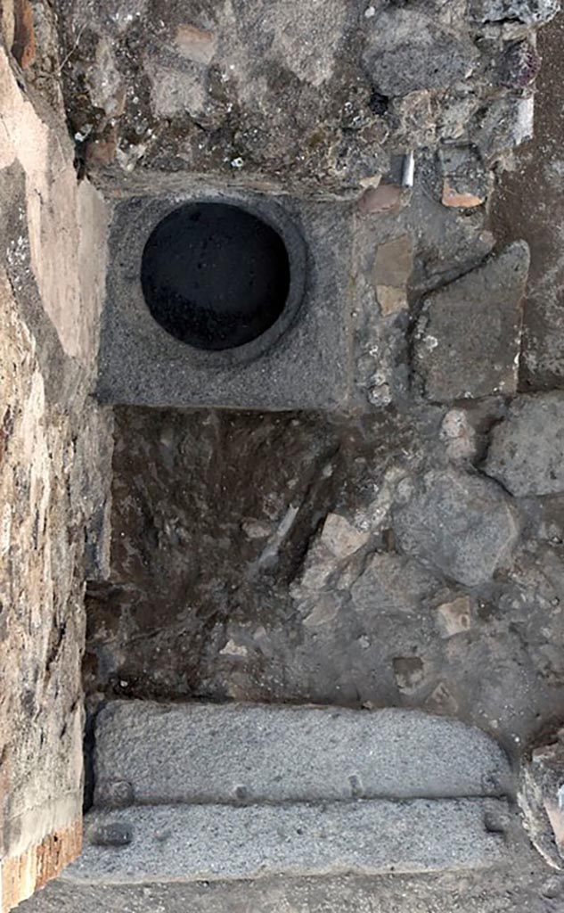 V.1.3 Pompeii. 2010.
Room “d”, west side, looking down onto doorway threshold and with cistern mouth.
Photo by Hans Thorwid.
Photo and words courtesy of the Swedish Pompeii Project.