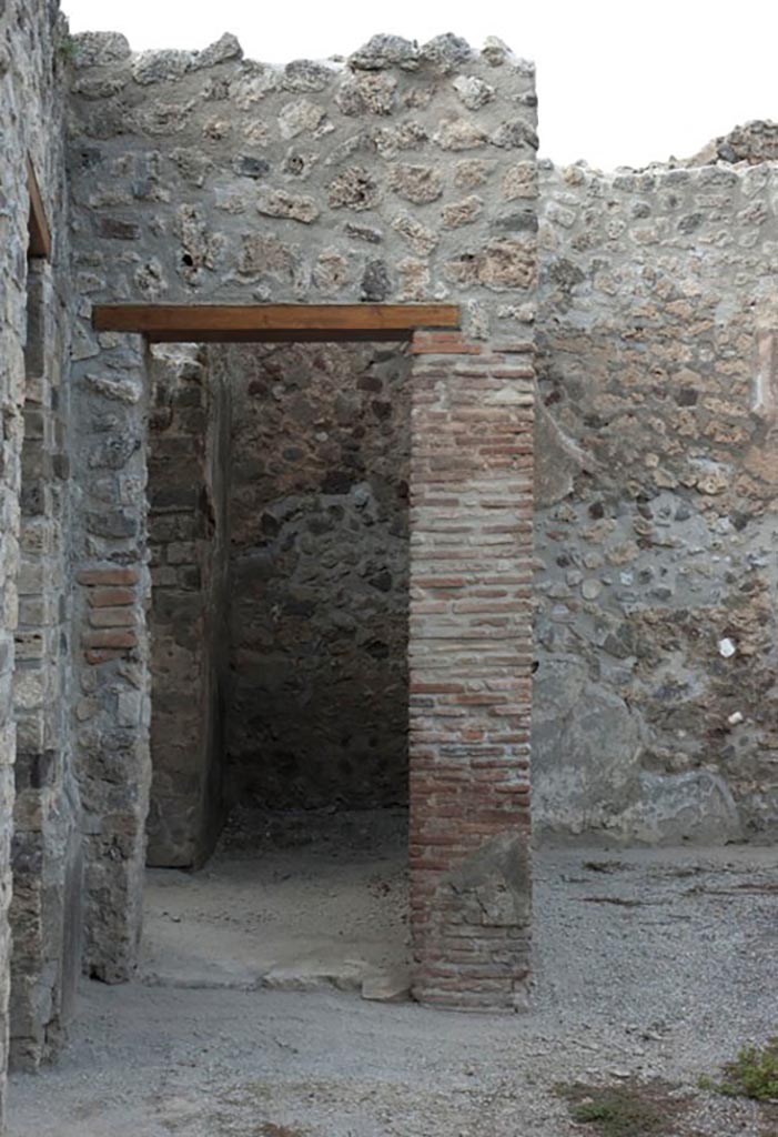 V.1.3 Pompeii. c.2012.
Room 2, north-west corner of north wall of atrium, doorway to room “b”, after restoration.
Photo by Hans Thorwid.
Photo courtesy of the Swedish Pompeii Project.