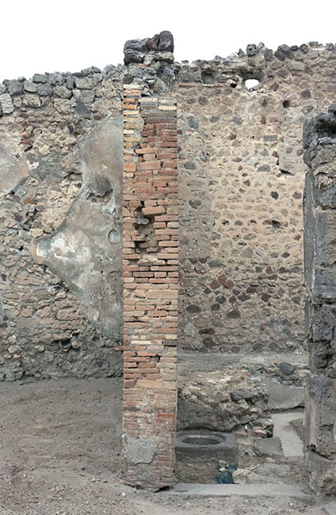 V.1.3 Pompeii. c.2008-10.
Room 2, north-east corner of north wall of atrium, doorway to room “d”.
Photo by Hans Thorwid.
Photo courtesy of the Swedish Pompeii Project.