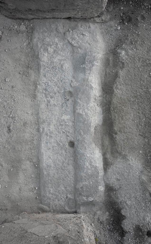 V.1.3 Pompeii. c.2008-10.
Doorway threshold of room 7 on west side of atrium.
Photo by Hans Thorwid.
Photo courtesy of the Swedish Pompeii Project.