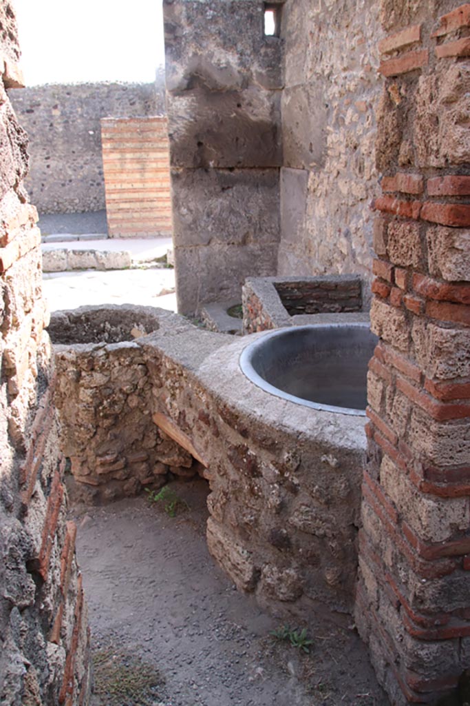V.1.4 Pompeii. October 2023.
Looking south from rear room through doorway to entrance room. Photo courtesy of Klaus Heese.