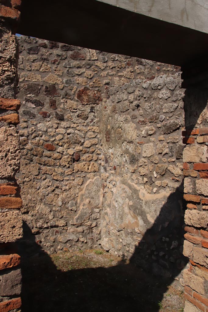 V.1.4 Pompeii. October 2023.
Looking towards north-east corner and east wall of rear room. Photo courtesy of Klaus Heese.