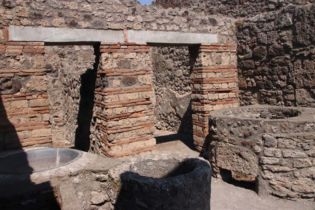 V.1.4 Pompeii. September 2021.
Looking towards north wall with two doorways to rear rooms, and north-east corner of front room. Photo courtesy of Klaus Heese.