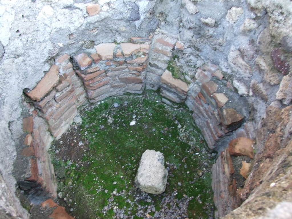 V.1.4 Pompeii. December 2006. Interior of boiler.