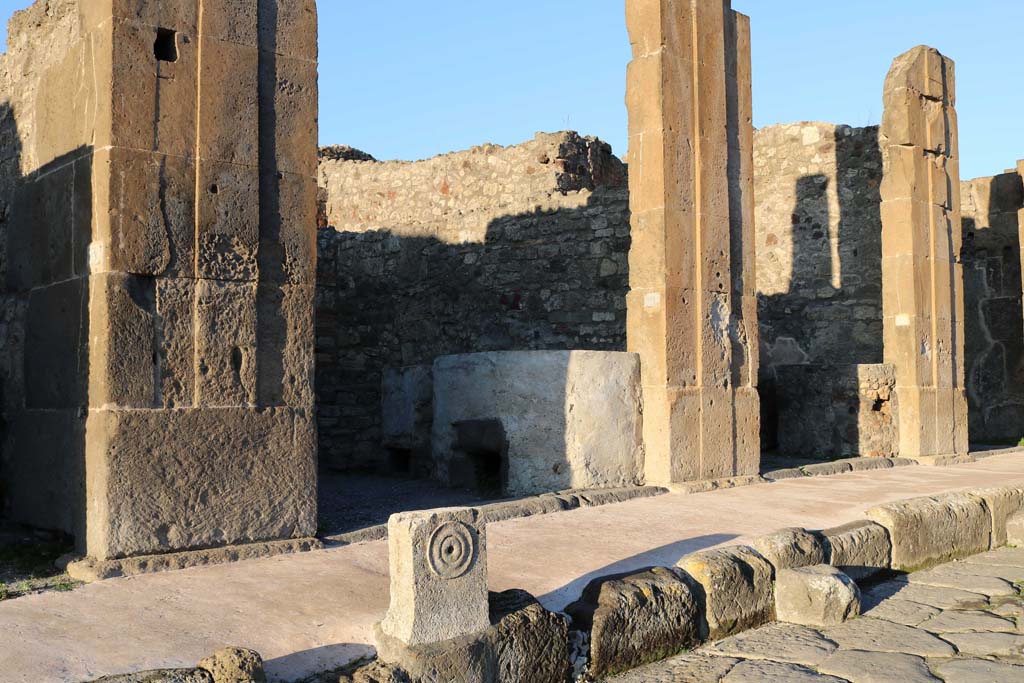 V.1.5 Pompeii, right of centre, Pompeii. December 2018. V.1.4 is on the left of centre.
Looking north-east on Via di Nola towards entrance doorways. Photo courtesy of Aude Durand.