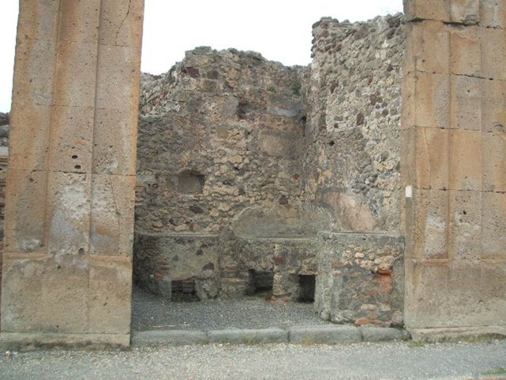 V.1.5 Pompeii. May 2005. Entrance on Via di Nola.