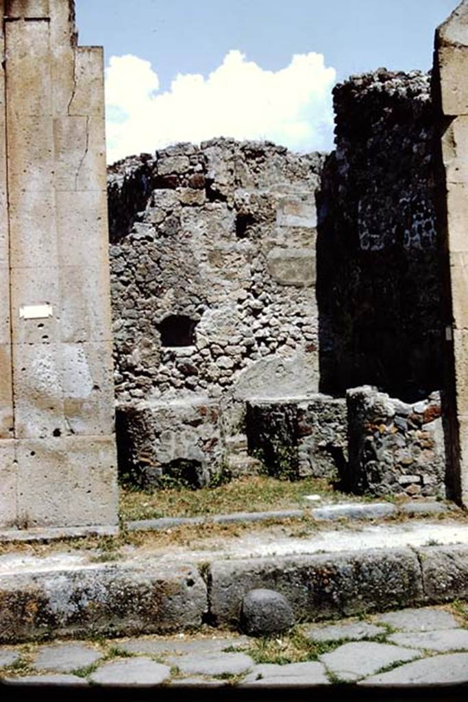 V.1.5 Pompeii. 1961. Looking north to entrance on Via di Nola. Photo by Stanley A. Jashemski.
Source: The Wilhelmina and Stanley A. Jashemski archive in the University of Maryland Library, Special Collections (See collection page) and made available under the Creative Commons Attribution-Non Commercial License v.4. See Licence and use details.
J61f0837