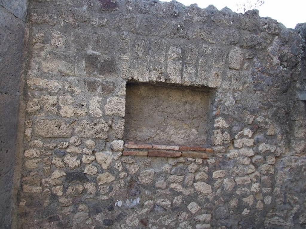 V.1.5 Pompeii. December 2006. Niche in west wall.