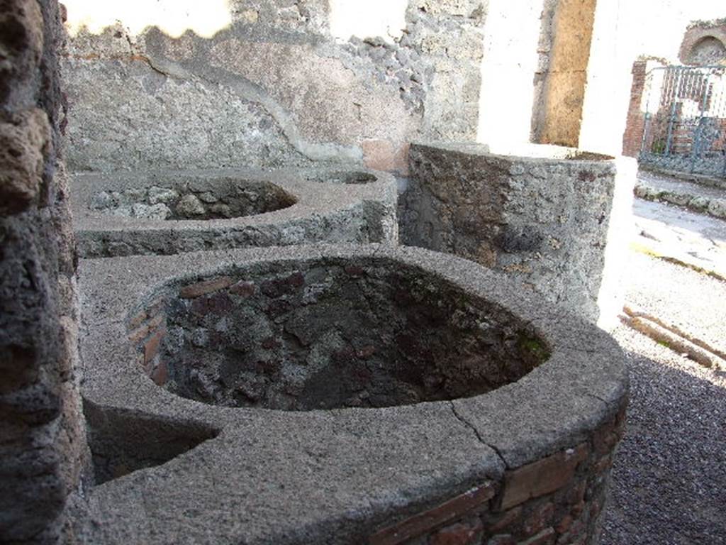 V.1.5 Pompeii. December 2006. Boilers, vats or kettles. Looking east.