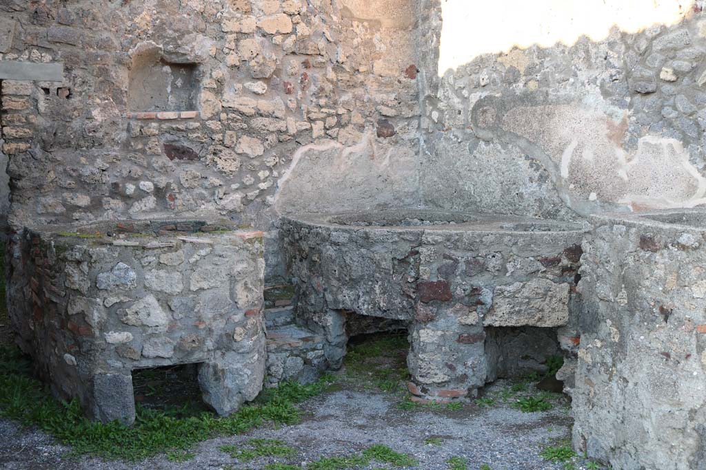 V.1.5 Pompeii. December 2018.
North wall with niche, with boilers against the north wall and north-east corner. Photo courtesy of Aude Durand.