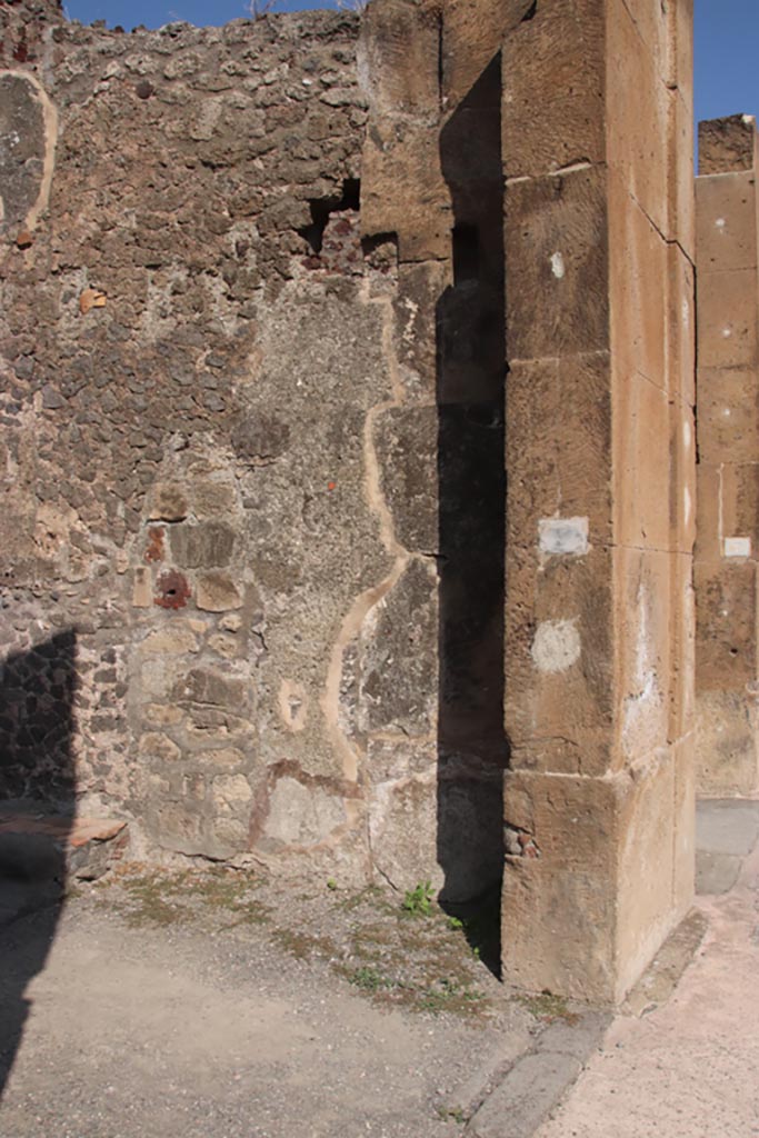 V.1.6 Pompeii. October 2023.
Looking towards east side of entrance doorway. Photo courtesy of Klaus Heese.