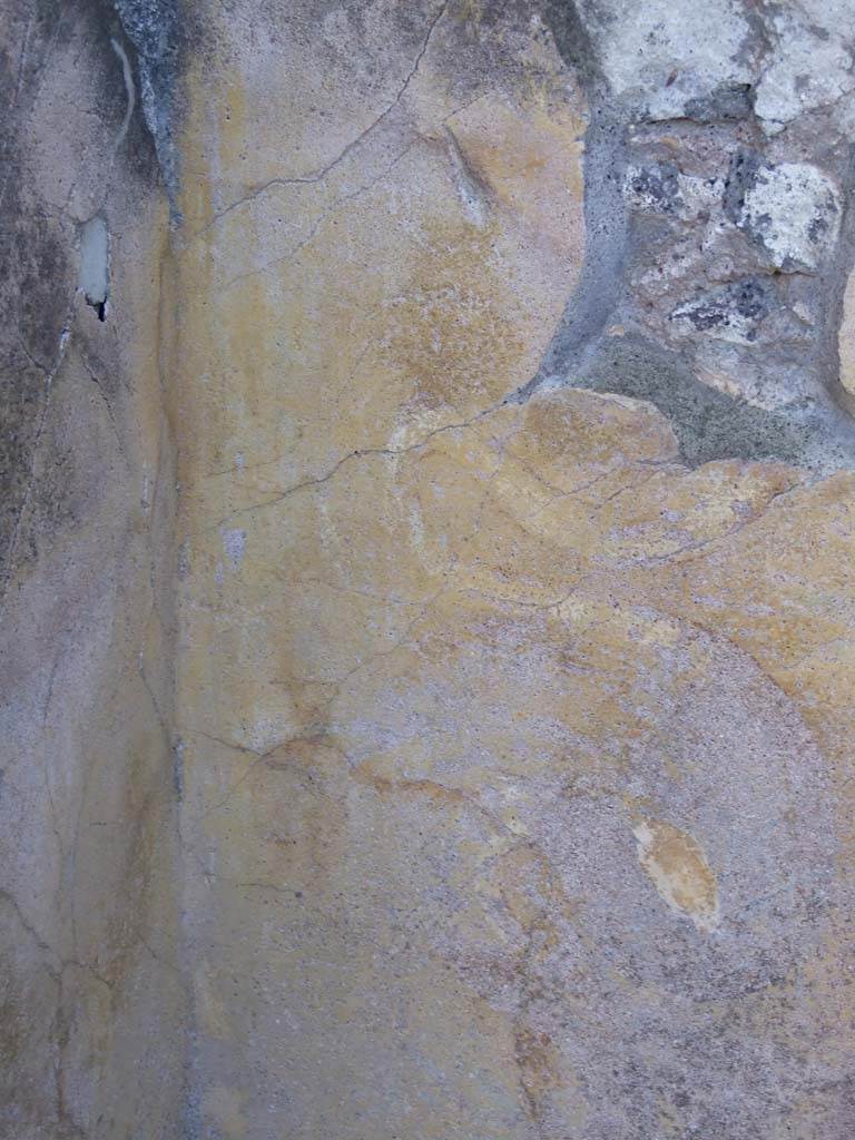 V.1.7 Pompeii. December 2007. Room 5, detail of remaining painted serpent on left hand side (east) of altar.