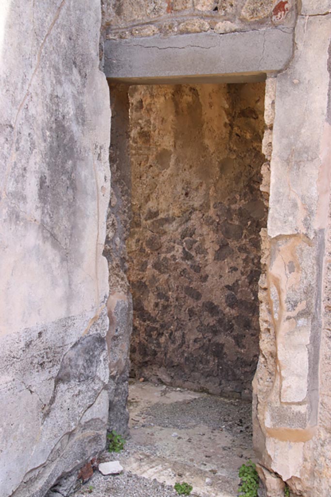 V.1.7 Pompeii. May 2024.
Room 6, doorway in south-east corner of atrium. Photo courtesy of Klaus Heese.