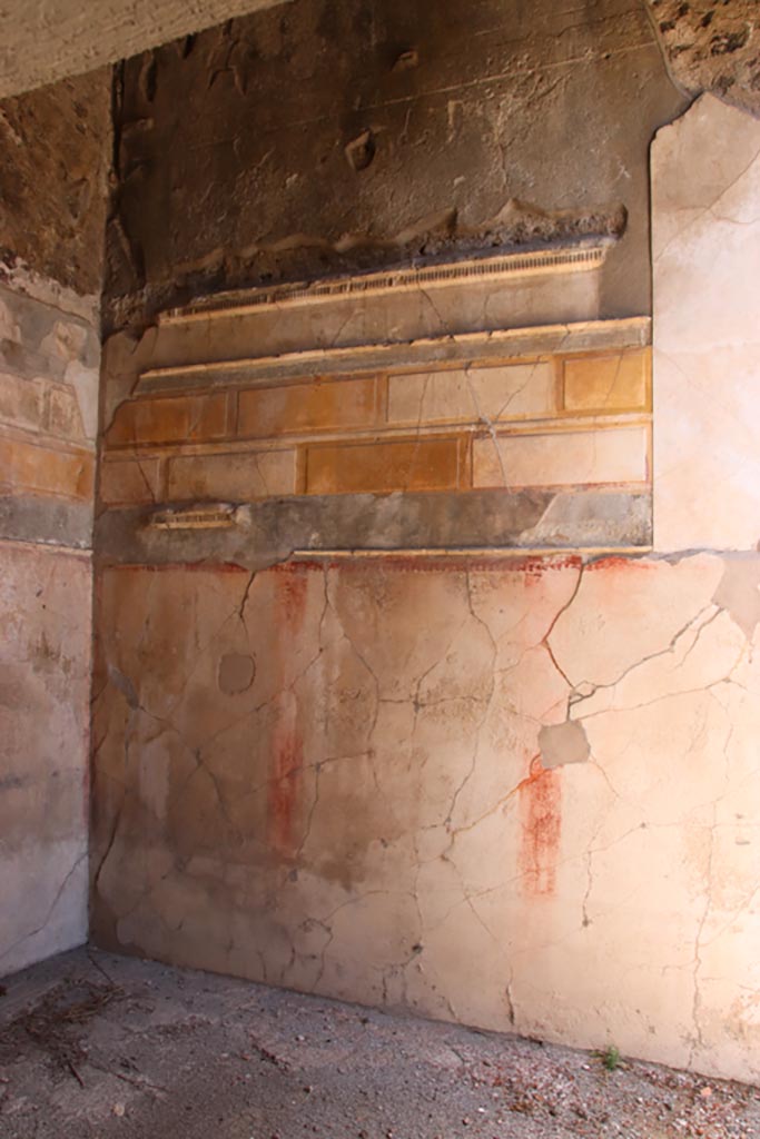 V.1.7 Pompeii. May 2024. Room 8, south wall of cubiculum. Photo courtesy of Klaus Heese.