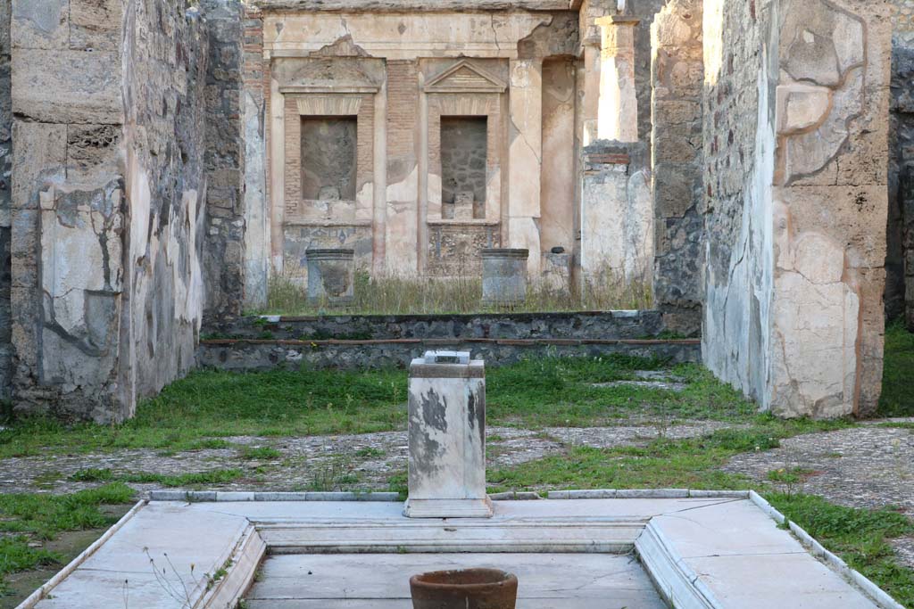 V.1.7 Pompeii. December 2018. Room 8, looking north across tablinum from atrium. Photo courtesy of Aude Durand.