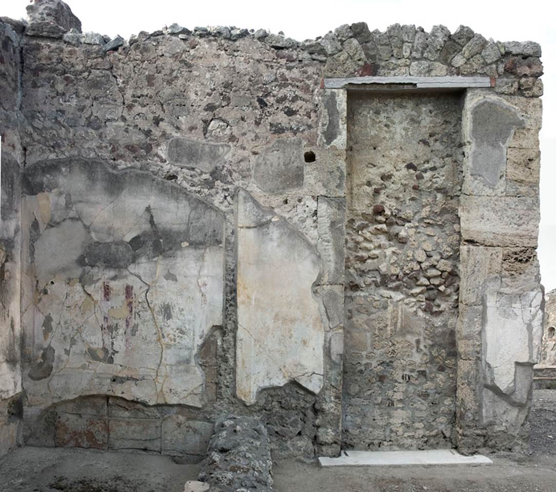 V.1.7 Pompeii. c.2005-7. Room 14, north wall of west ala. Photo by Hans Thorwid.
Photo courtesy of the Swedish Pompeii Project.