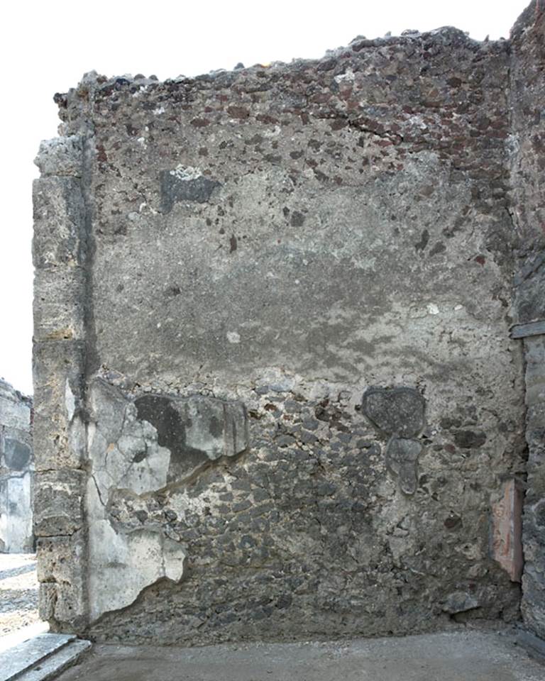 V.1.7 Pompeii. c.2005-7. Room 15, south wall. Photo by Hans Thorwid.
Photo courtesy of the Swedish Pompeii Project.