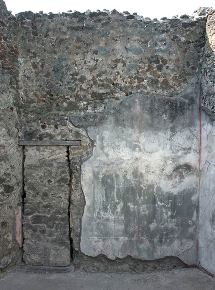 V.1.7 Pompeii. c.2005-7.
Room 15, west wall with blocked doorway into V.1.3.
Photo by Hans Thorwid.
Photo courtesy of the Swedish Pompeii Project.