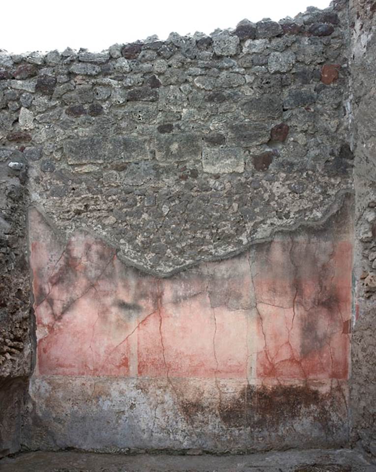 V.1.7 Pompeii. c.2005-7.
Room 16, west wall. Photo by Hans Thorwid.
Photo courtesy of the Swedish Pompeii Project.