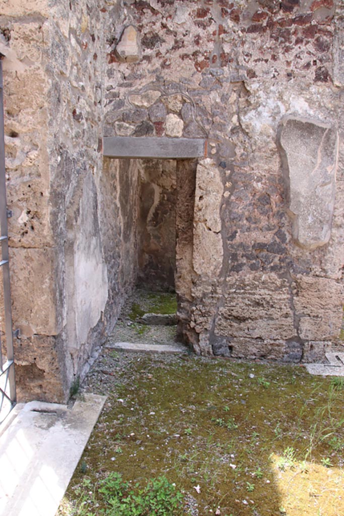 V.1.7 Pompeii. May 2024.
Room17, doorway in south-west corner of atrium. Photo courtesy of Klaus Heese.