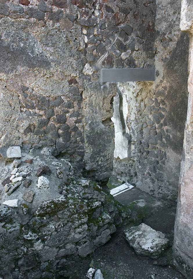 V.1.7 Pompeii. c.2005-7.
Room 17, looking east towards doorway from atrium, and remains of steps. Photo by Hans Thorwid.
Photo courtesy of the Swedish Pompeii Project.