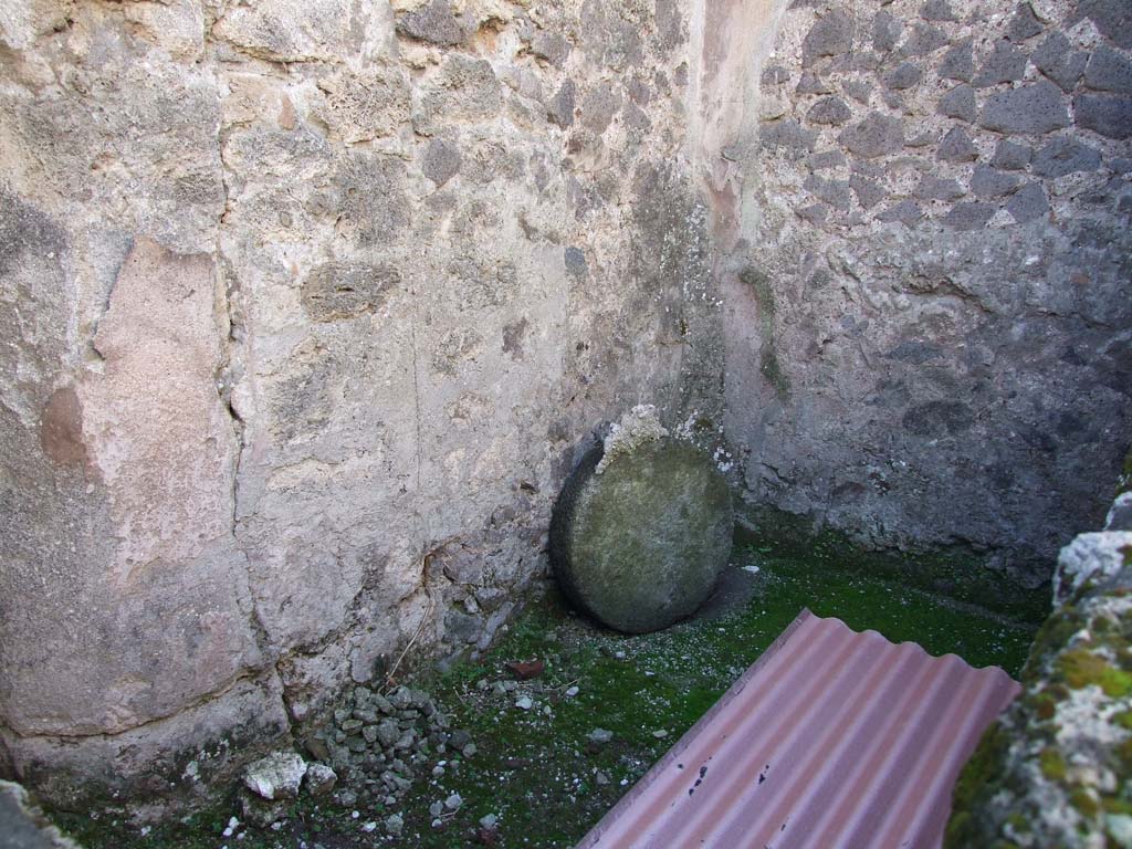 V.1.7 Pompeii. December 2007. Room 17, looking towards south-west corner, from room 16.