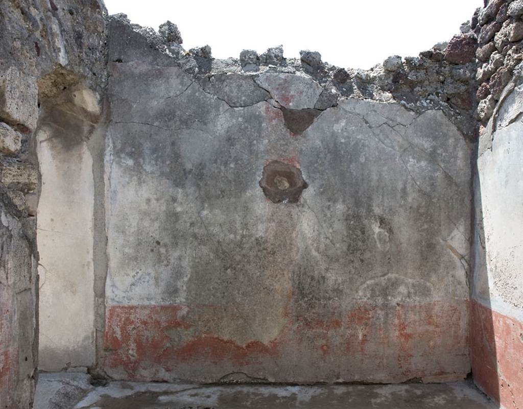 V.1.7 Pompeii. c.2005-7. Room 19, west wall with doorway into room 20, caldarium. Photo by Hans Thorwid.
Photo courtesy of the Swedish Pompeii Project.