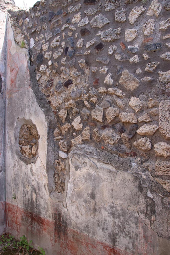 V.1.7 Pompeii. May 2024.
Room 19, looking east along south wall. Photo courtesy of Klaus Heese.