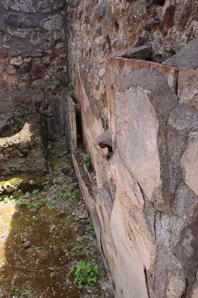 V.1.7 Pompeii. May 2024.
Room 20, caldarium, looking south along west wall, from doorway in room 19. Photo courtesy of Klaus Heese.